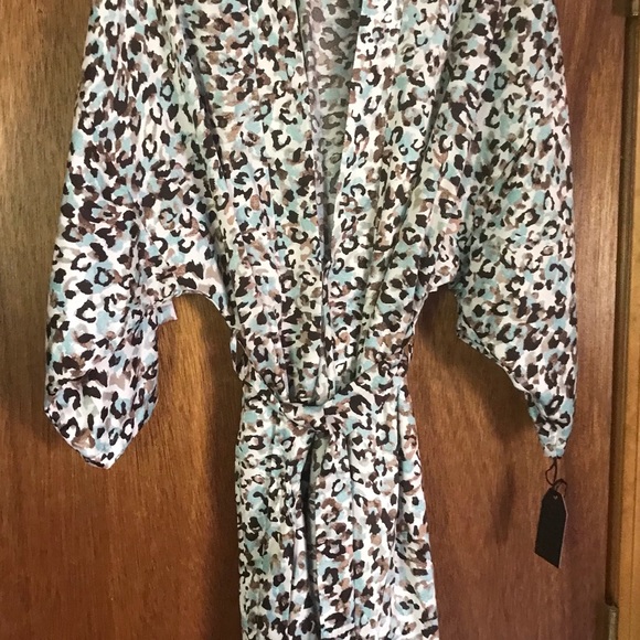 NWT Ladies Satin Robe M-L - Picture 3 of 6